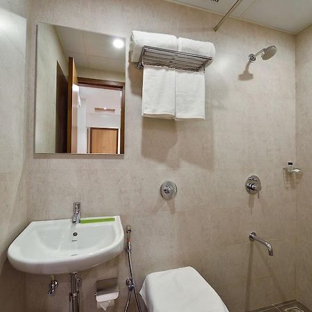 Hotel Leafio Мумбай Екстериор снимка
